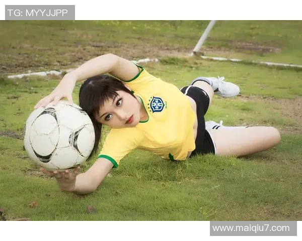 足球宝贝图展现青春活力与魅力，感受足球场上的激情与风采